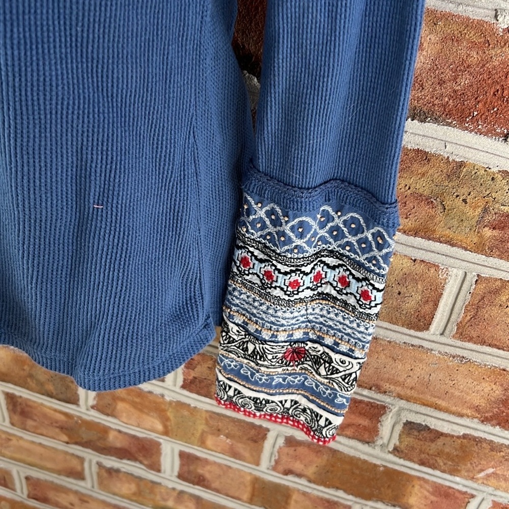 Sundance Women's Blue Long Sleeve Henley Cotton Top with Patterned Cuffs. Small - Picture 2 of 9